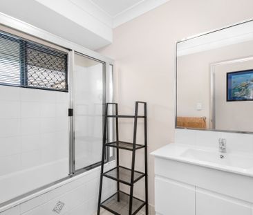 Central Kirwan Family Home - Photo 4