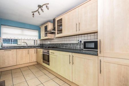 3 bedroom terraced house to rent - Photo 5