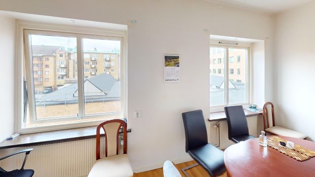 Trollgatan 10 B, Trollhättan - Photo 1