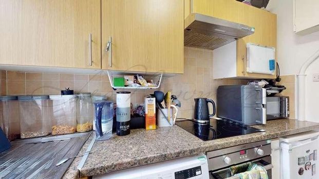 Park West, Edgware Road, W2 - Photo 1