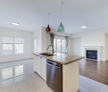 For Lease - 6 Kavanagh Avenue, East Gwillimbury, Ontario - Photo 4