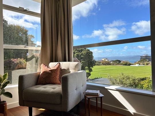 3 Bedrooms in Kelburn with Harbour Views - Photo 1