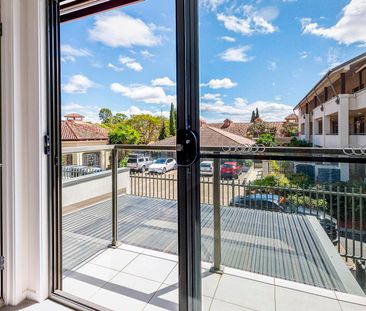 Executive Terrace Home in Prime Robina Location - Photo 5