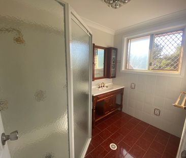 FAMILY SIZED SUBURBAN TOWNHOUSE - Photo 6