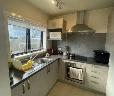 Close to town centre - Photo 2