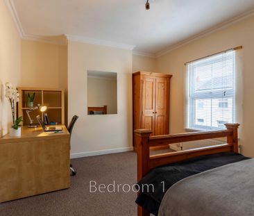 Room 1 - Photo 1