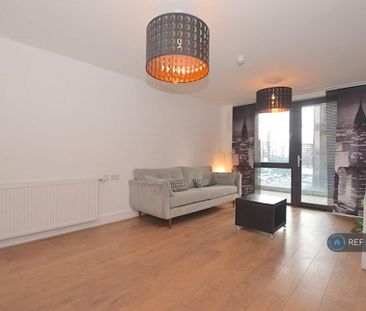 3 bedroom flat to rent - Photo 2