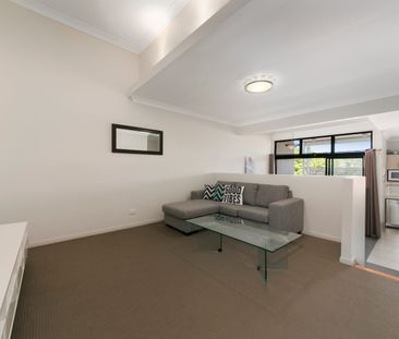 Furnished Master Bedroom For Rent - Photo 3