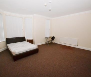 6 bedroom detached house to rent - Photo 6