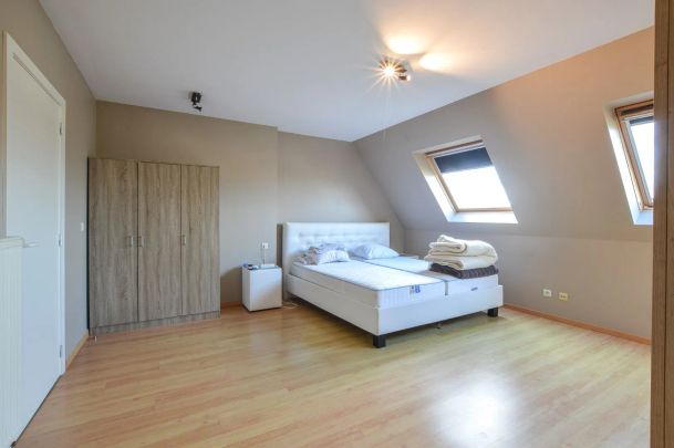 Ruim duplex appartement inclusief staanplaats en garage in centrum Oudenburg - Photo 1