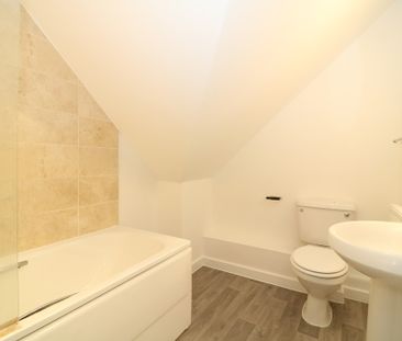 Hill View, Dorking, RH4 - Photo 4