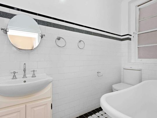 13/2 Crick Avenue - Photo 1