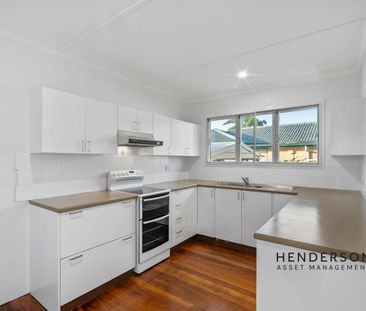 SPACIOUS 3-BEDROOM HOME ON LARGE BLOCK - Photo 1