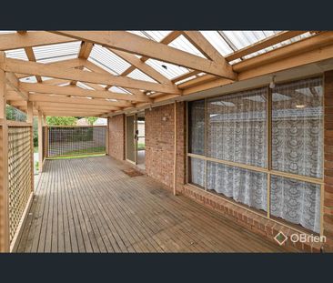 3 Lexcen Close, Berwick, Vic 3806 - Photo 4