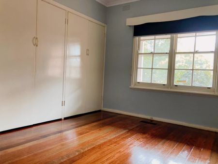 3 Bed, 1 Bath - Photo 5