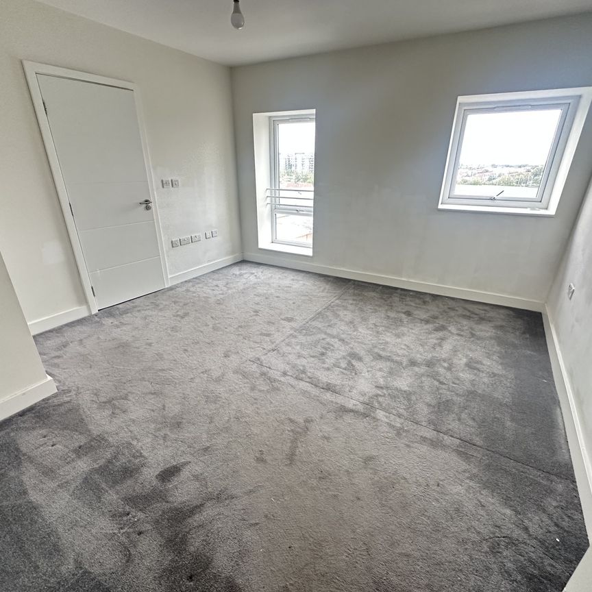 Dover Court, Greater London, UB2 - Photo 1