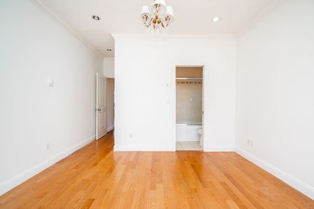 Spacious and Versatile Home for Rent in Burnaby - Photo 4