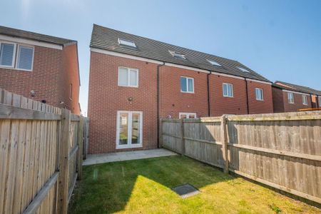 3 bedroom end of terrace house to rent - Photo 5