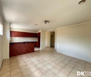 Ideal Family Home in Tarneit - Photo 2