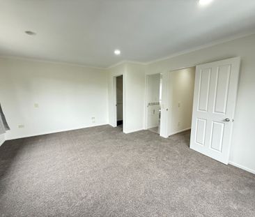 4 Bedroom Property with 2 Lounges&excl;&excl; - Photo 4