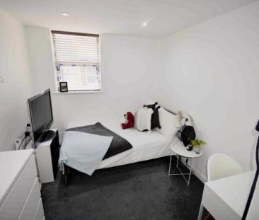 3 Beds 3 Baths - Photo 3