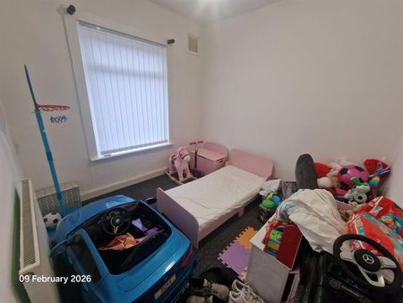 Cross Flatts Crescent, Leeds - Photo 3