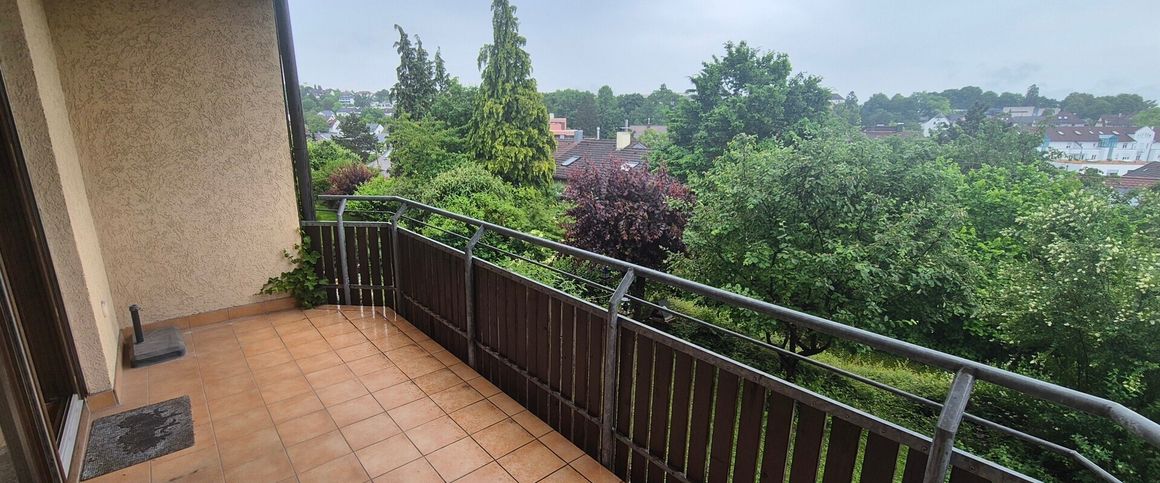 Charmante 1,5-Zimmer-Wohnung mit Balkon im Herzen von Böbingen auf dem Galgenberg - Photo 1