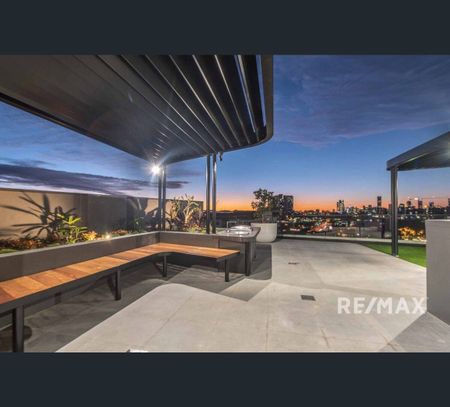 508/7 Jeavons Lane, Stones Corner, Qld 4120 - Photo 2