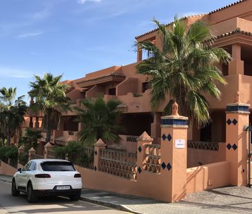 Apartamento planta baja en alquiler en Benahavis - Photo 3