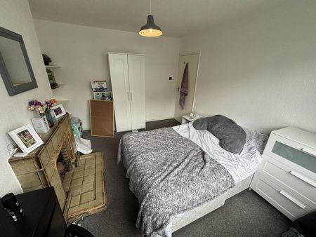 4 bedroom semi-detached house to rent - Photo 5