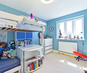 Spacious four bedroom family home with modern interiors and large g... - Photo 5