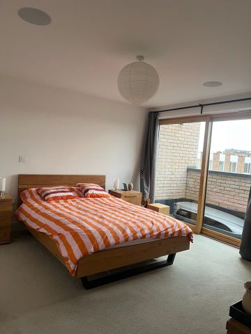 3 Bed Terraced House, Vinery Way, W6 - Photo 2