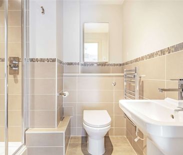 A superb city centre apartment with parking. - Photo 5