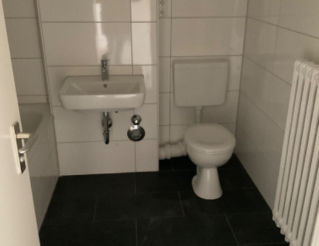 Modernisierte Balkonwohnung für die kleine Familie - Photo 1