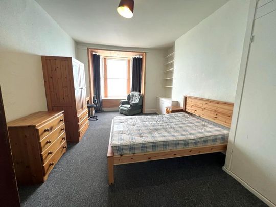 4 bedroom flat to rent - Photo 1