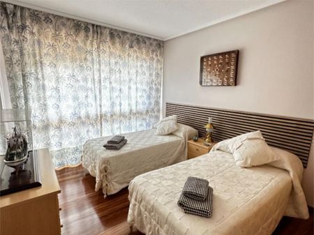 Piso de alquiler en Calle Almirante Carrero Blanco, 43, Santoña - Photo 3