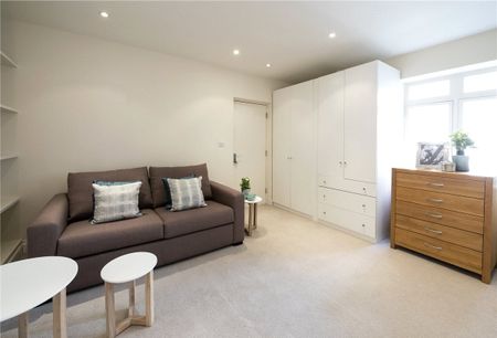A modern studio flat situated in a period building ideally located in the heart of Marylebone Village. - Photo 2
