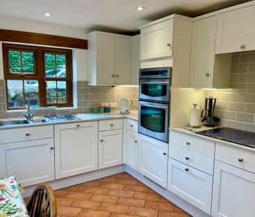 4 bedroom detached to let - Photo 1