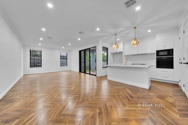 2/3 Thurloo Street, Chadstone - Photo 1