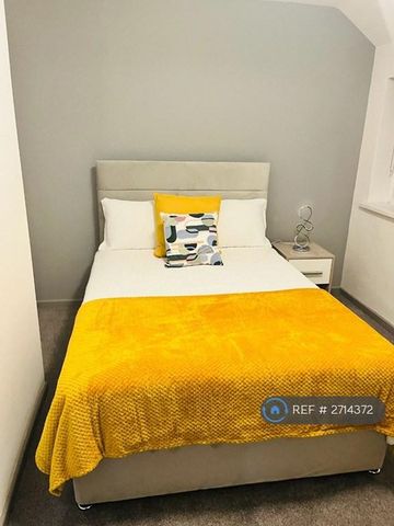 1 bedroom in a house share to rent - Photo 4