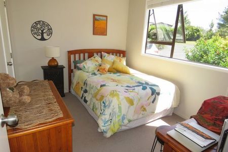 Small family home or retirement retreat - Photo 3