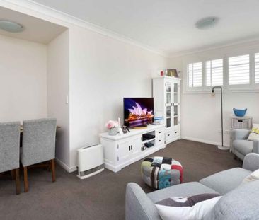 Stylish Apartment in the Heart of Campbelltown - Photo 5