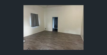 Charming 2 Bedroom Duplex - Photo 5