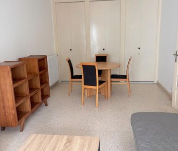 F2 meublé de 50 m² + balcon. Cuisine Equipée Indépendante. Cellier ... - Photo 2