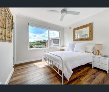 Beautifully Renovated One Bedroom Apartment - Photo 3