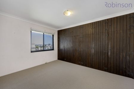 Two bedroom unit with panoramic views of the city and harbour - Photo 4