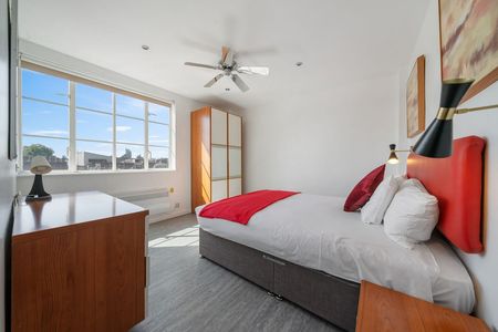 Roland Gardens - Photo 4