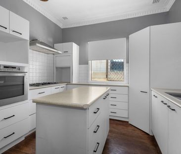 Spacious 3 Bedroom, 2 Bathroom Home in Boulder! - Photo 4
