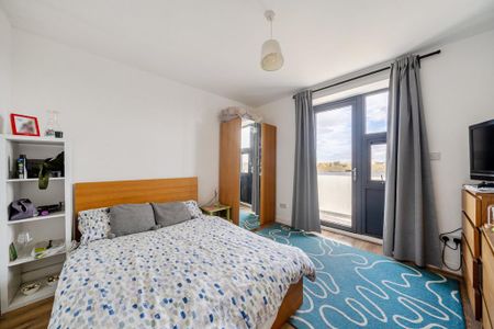 3 bedroom flat to rent - Photo 3