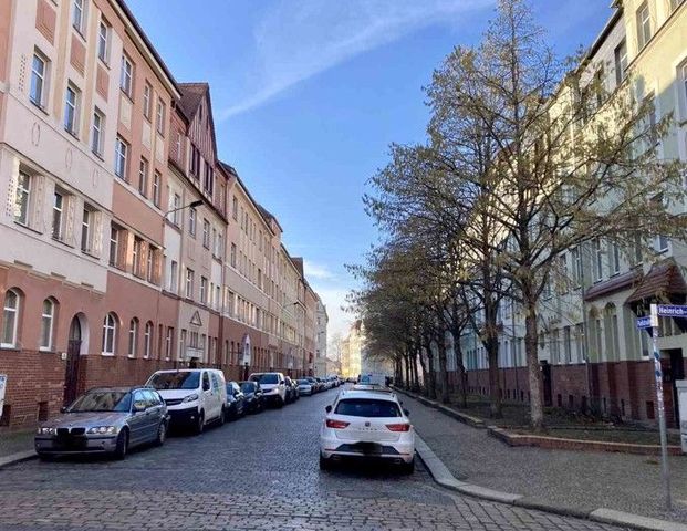 Perfekt für uns-mit Balkon und Einbauküche! - Photo 1